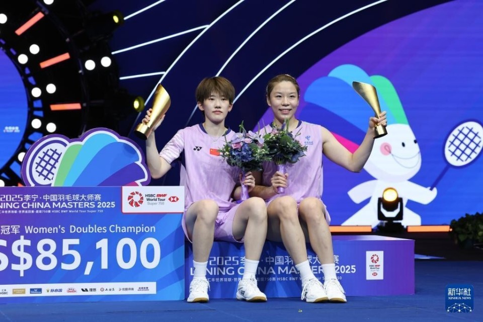 一凡, 在香港公开, OzynI